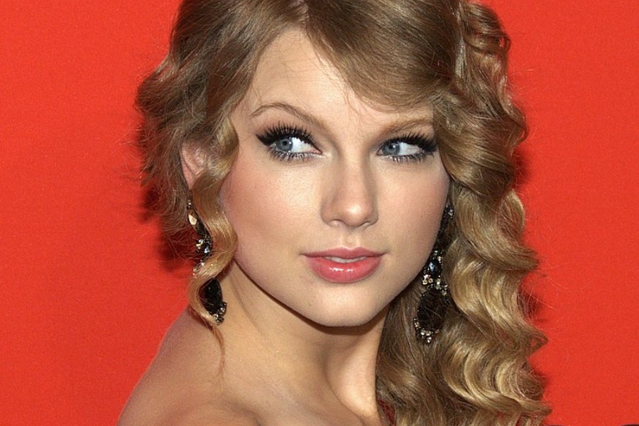 Τώρα μπορεί κι εσύ να τα φτιάξεις με την Taylor Swift; Ο έρωτας στην εποχή του AI