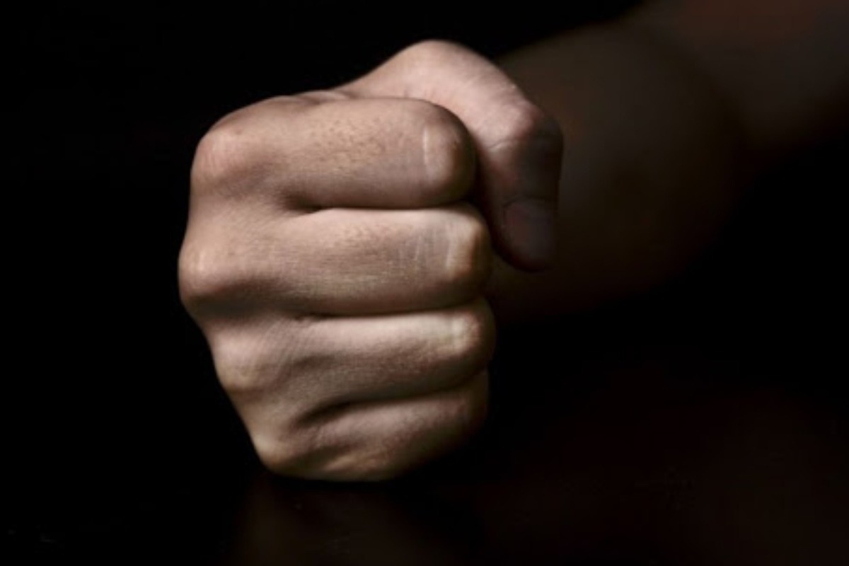 Γνωστός Youtuber από τη Θεσσαλονίκη έφαγε ξύλο σε ζωντανή μετάδοση