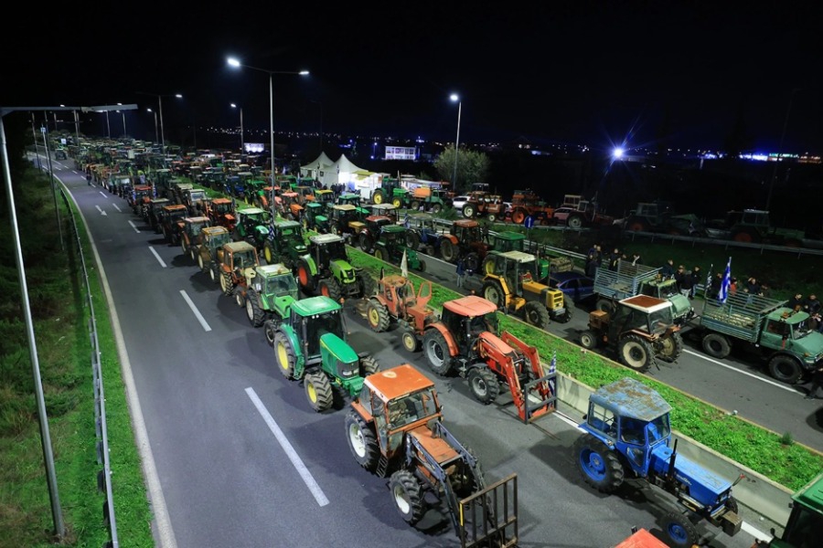 «Δεν κάνουμε βήμα πίσω»: Αποφασισμένοι οι αγρότες – Σκέψεις για μπλόκα σε λιμάνια