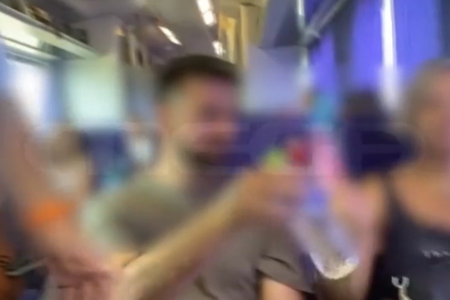 «Βράζουν» τα βαγόνια στο τρένο για Θεσσαλονίκη‑ Μοιράζουν νερά στους επιβάτες