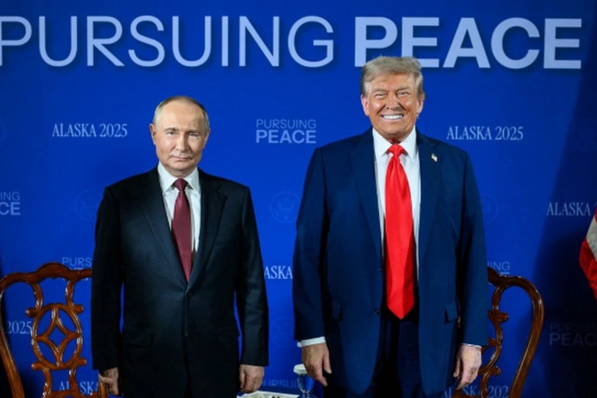 Guardian: Γιατί Τραμπ και Πούτιν θέλουν να «διαλύσουν» την Ευρώπη