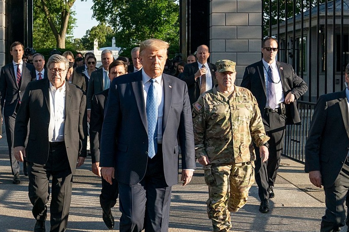 Ένας χρόνος Τραμπ: Η χαμηλή αποδοχή, ο πληθωρισμός και η μετανάστευση