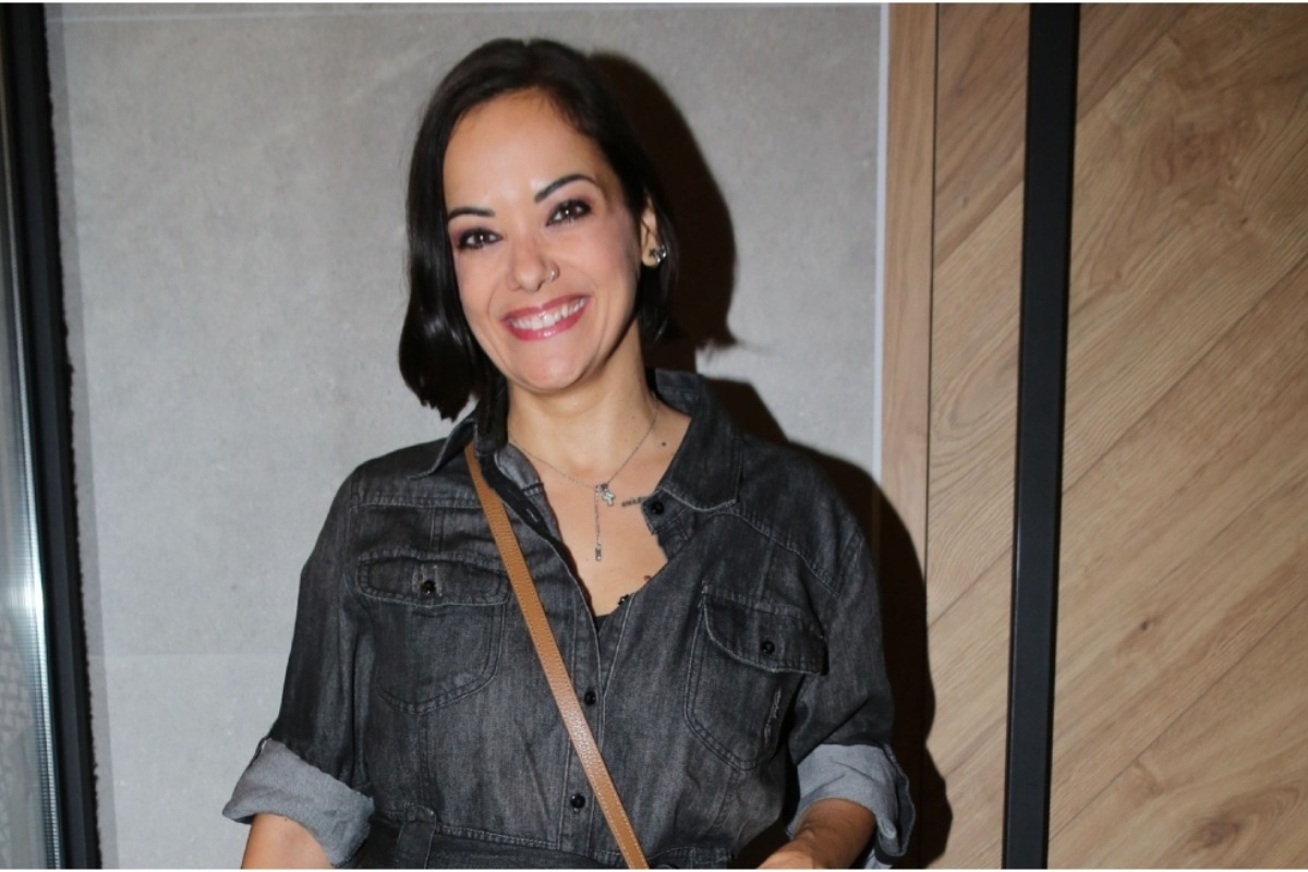 Κατερίνα Τσάβαλου: Κάνει μπάνιο με το λάστιχο στο μπαλκόνι