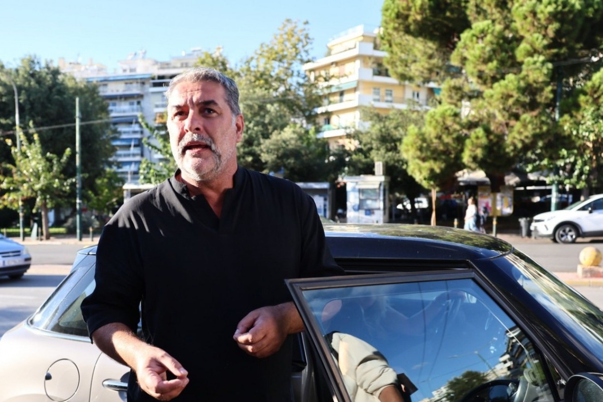 Μισμπίκης: Συγνώμη με γλυκά στη γειτονιά μετά τις ζημιές στα αυτοκίνητα