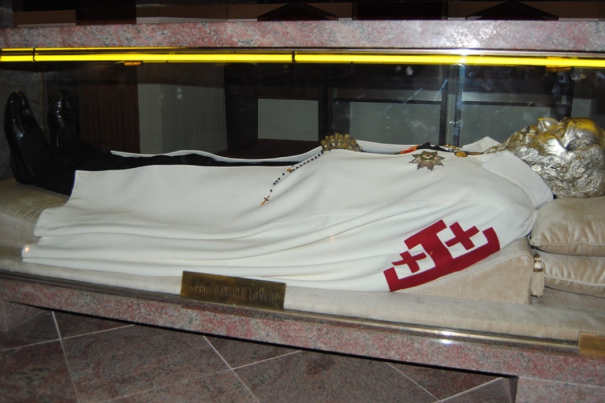 Από ιερέας του σατανά σε άγιο της Καθολικής Εκκλησίας: Αγιοποιήθηκε ο Μπαρτόλο Λόνγκο - Μετά το θάνατο του πατέρα του, ασχολήθηκε με τις αποκρυφιστικές πρακτικές και φέρεται να υπηρέτησε ως ιερέας της εκκλησίας του σατανά, να επιδίδονταν