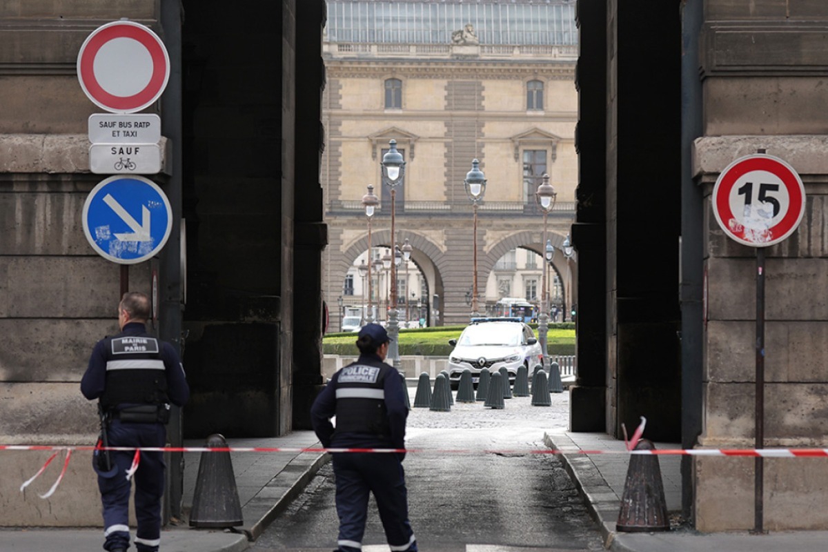 Οι δύο συλληφθέντες παραδέχθηκαν «εν μέρει» τη συμμετοχή τους στη ληστεία του Λούβρου: «Ήταν επιχείρηση κομάντο» - Αφαντα τα κοσμήματα - «Δεν υπάρχουν στοιχεία που να δείχνουν ότι οι δράστες είχαν βοήθεια εκ των έσω»