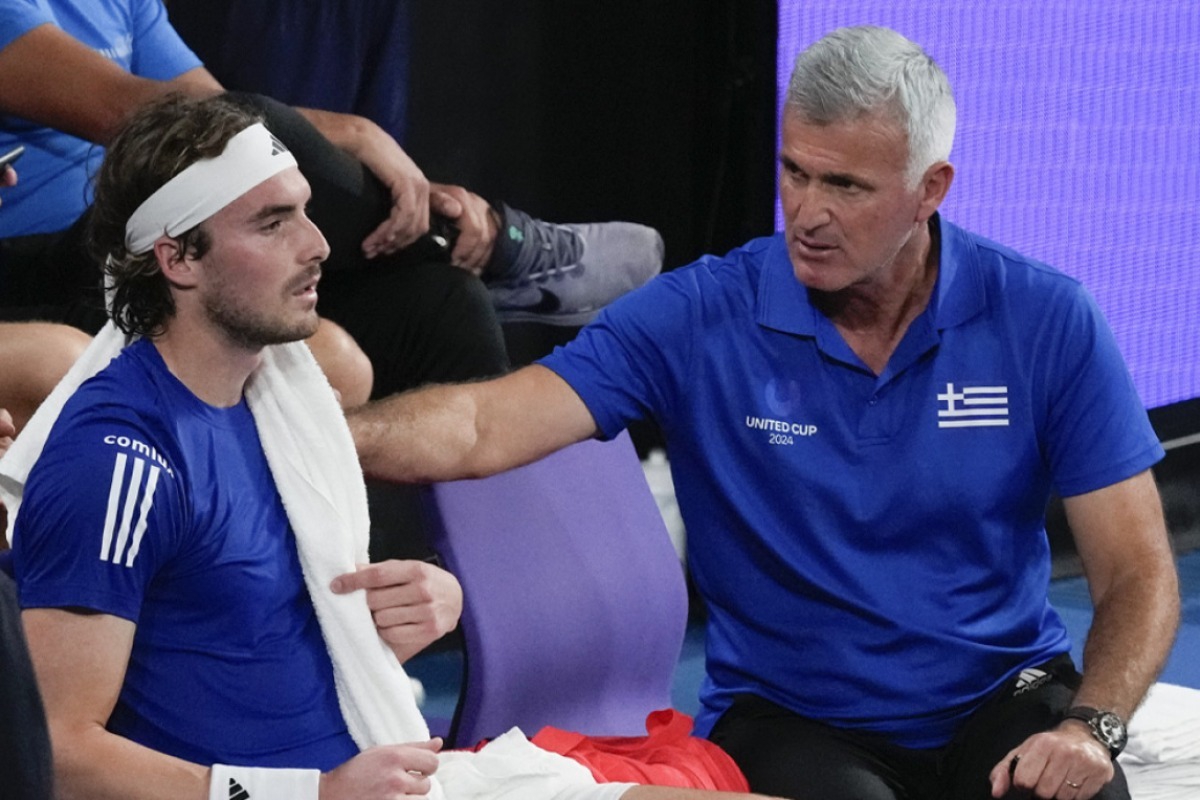 Ο πατέρας Τσιτσιπάς υποστήριξε ότι εκείνος οδηγούσε με 213 χλμ. την Lotus ‑ Αρνητική η στάση της Τροχαίας