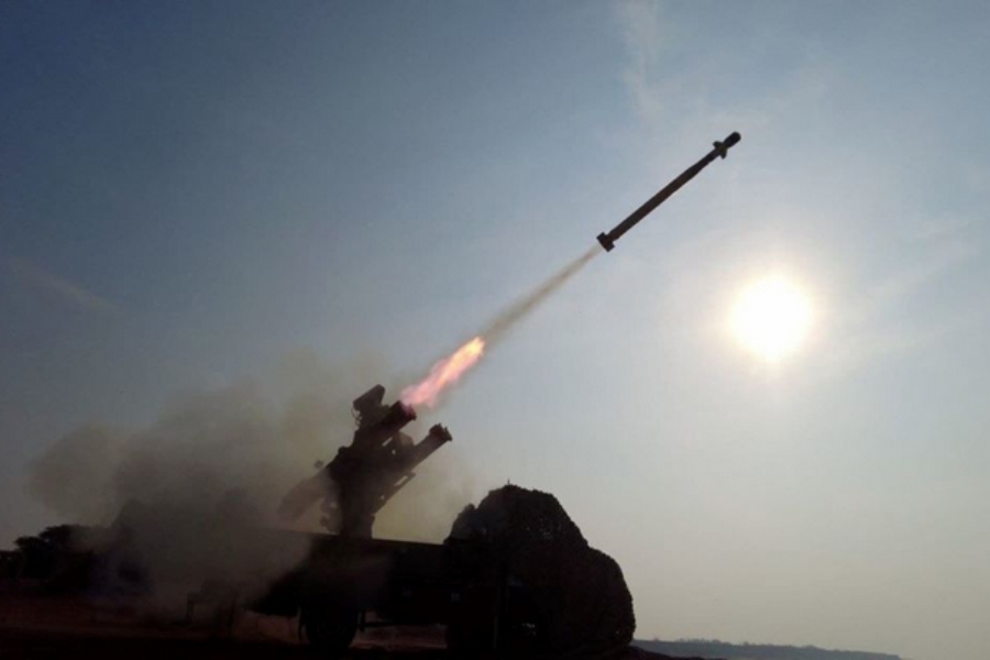 Κατάρ: Καρέ καρέ η πτώση βαλλιστικού πυραύλου του Ιράν σε κατοικημένη περιοχή - Προκλήθηκαν απανωτές εκρήξεις και τεράστια φωτιά από τα αμάξια που χτυπήθηκαν από τα συντρίμμια του