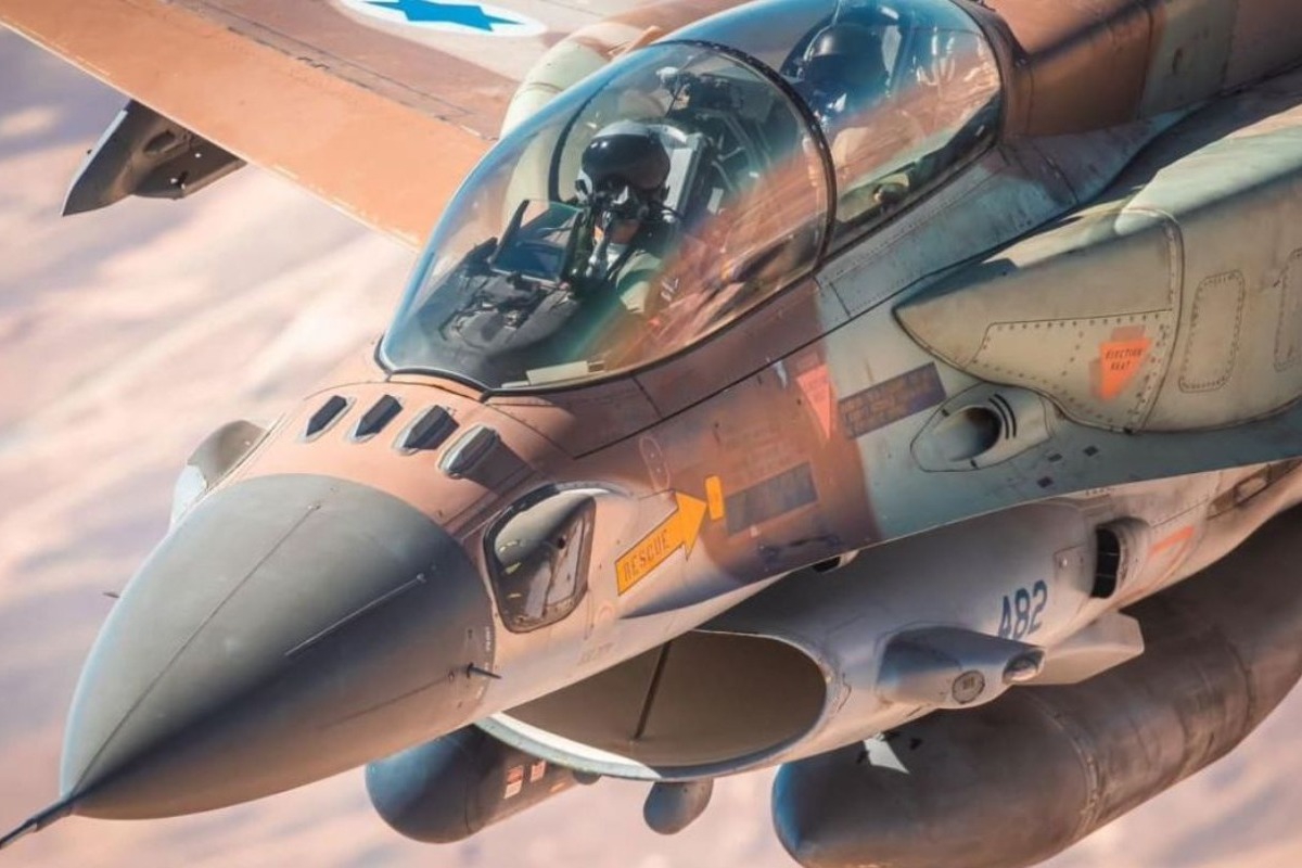 «Κάθε πιλότος είχε ένα όνομα»: Το παρασκήνιο της επίθεσης ΗΠΑ-Ισραήλ στο Ιράν - Η κοινή επιχείρηση, με την κωδική ονομασία «Roaring Lion», είχε ως βασικό αντικείμενο την προσβολή κρίσιμων στρατιωτικών και διοικητικών υποδομών του 