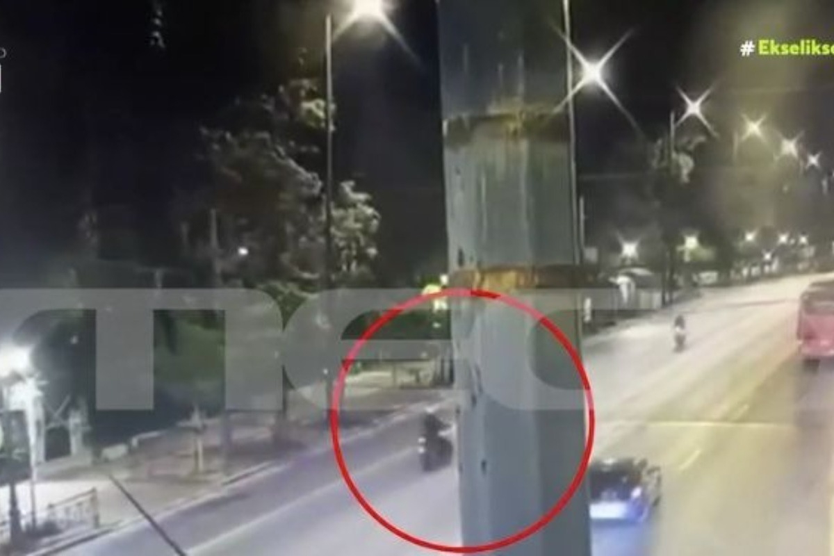 Τροχαίο έξω από τη Βουλή: Βίντεο-ντοκουμέντο από τη στιγμή της φονικής σύγκρουσης - Το βίντεο από τη στιγμή της σύγκρουσης είναι αποκαλυπτικό όσον αφορά τις παραβάσεις του αστυνομικού