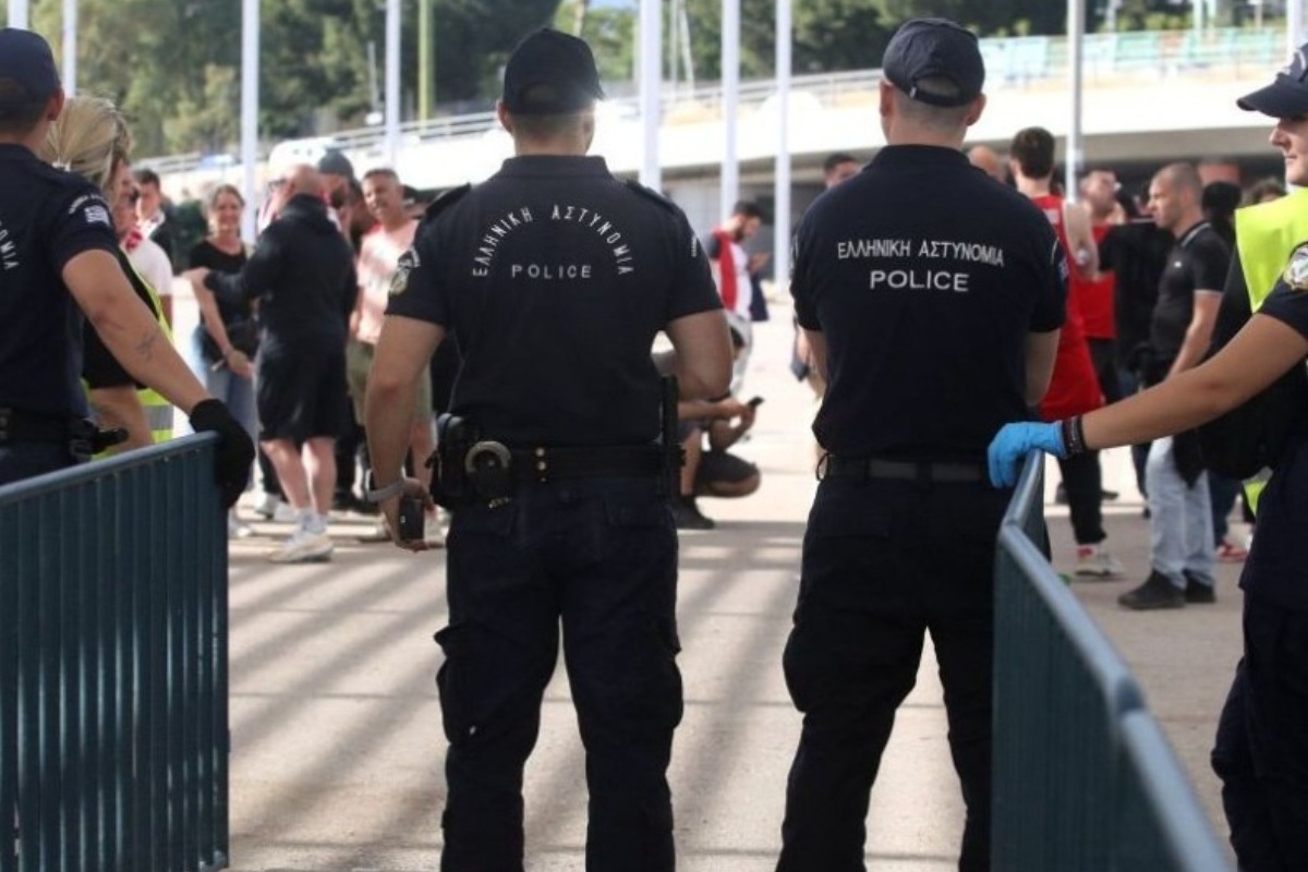 Euroleague Final Four 2026: Σύλληψη σεκιούριτι γιατί έβαζε κόσμο χωρίς εισιτήριο - Η αστυνομία προχώρησε στη σύλληψη ενός άνδρας σεκιούριτι, ο οποίος επέτρεπε να μπουν στο γήπεδο άτομα χωρίς εισιτήριο.