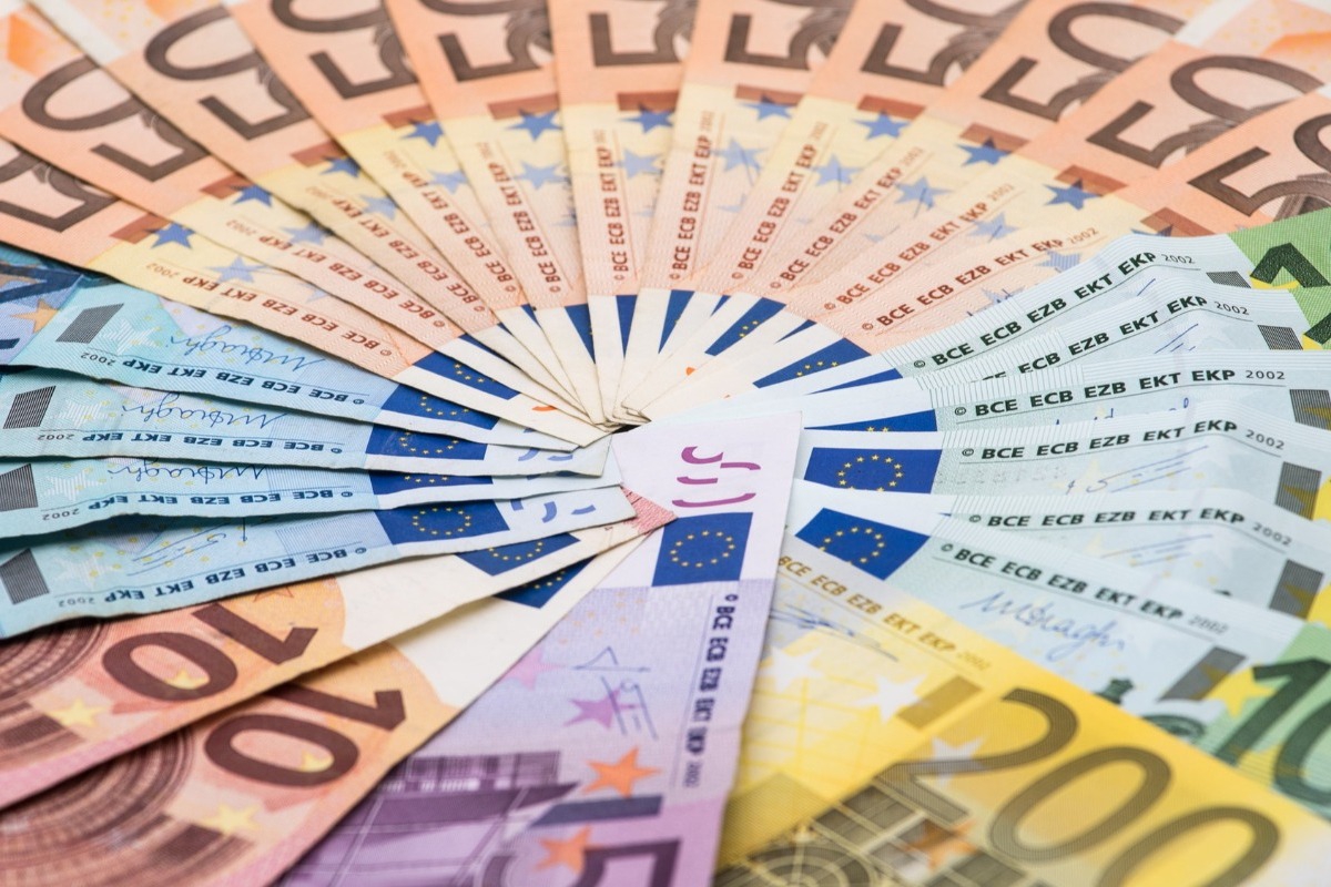 Ανακοινώθηκε ο κατώτατος μισθός στα 920 ευρώ