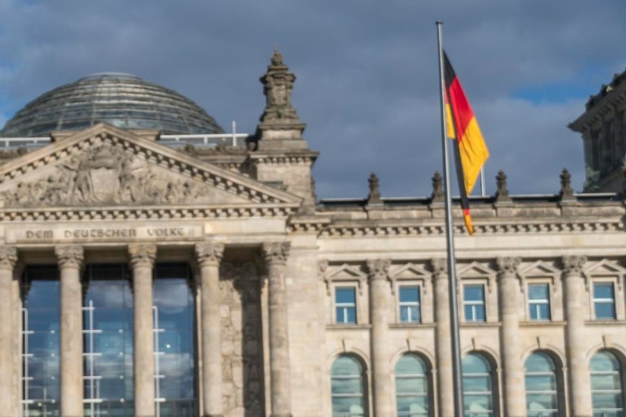 Έκτακτα μέτρα στη Γερμανία: Μείωση φόρων στα καύσιμα και επίδομα 1.000 ευρώ στους εργαζόμενους