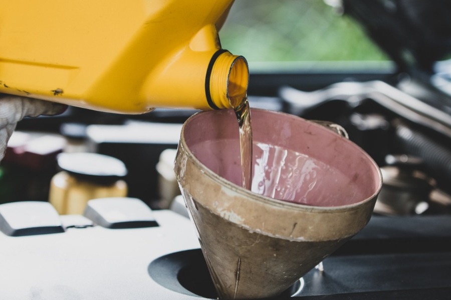 Πώς θα επηρεάσει την Ελλάδα η κρίση στο Ιράν: Τι θα γίνει με την βενζίνη και τα τιμολόγια ρεύματος