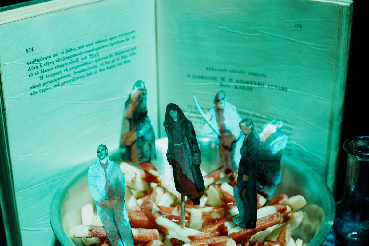 violet76 – is that horror? Η παράσταση που μετατρέπει τη σκηνή σε εφιάλτη!