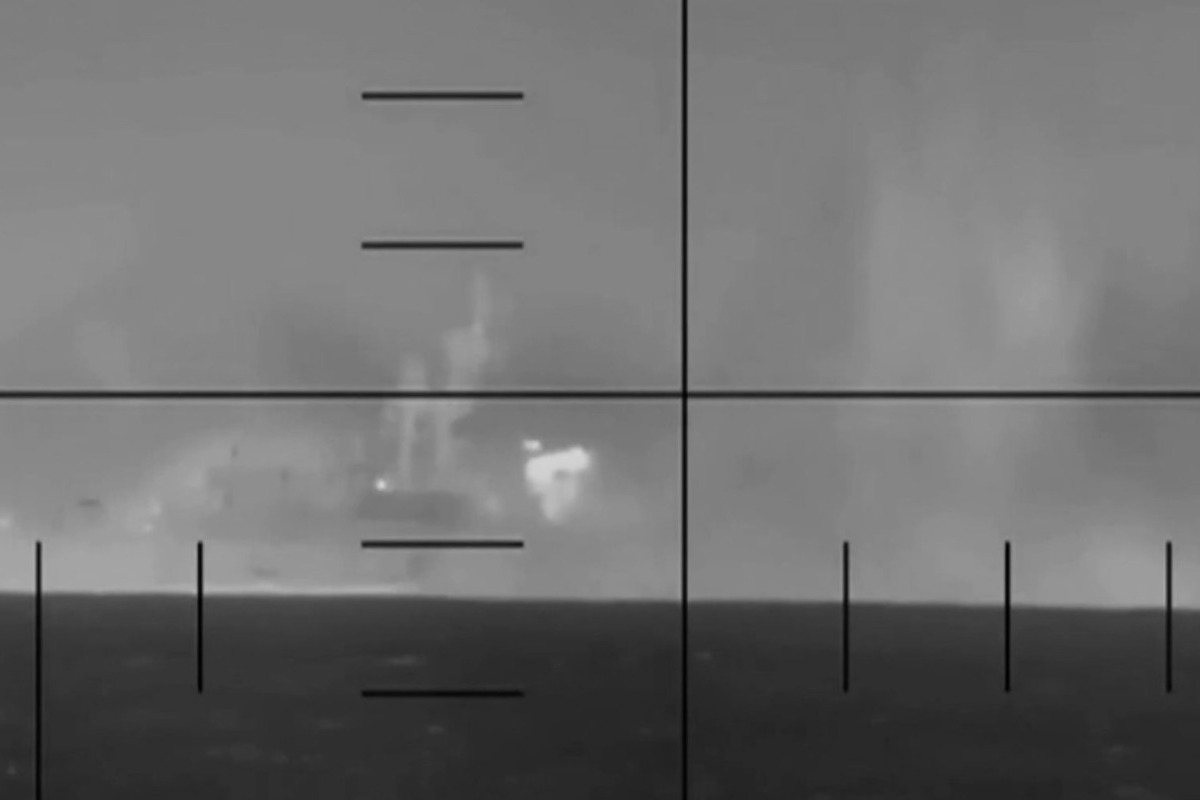 Σοκ και δέος: Ο τορπιλισμός της ιρανικής φρεγάτας από αμερικανικό υποβρύχιο ανοιχτά της Σρι Λάνκα - Βίντεο ντοκουμέντο - Το πλοίο επέστρεφε στο Ιράν μετά τη συμμετοχή του στις πολυεθνικές ναυτικές ασκήσεις MILAN 2026 στο Βισακαπατνάμ της Ινδίας.