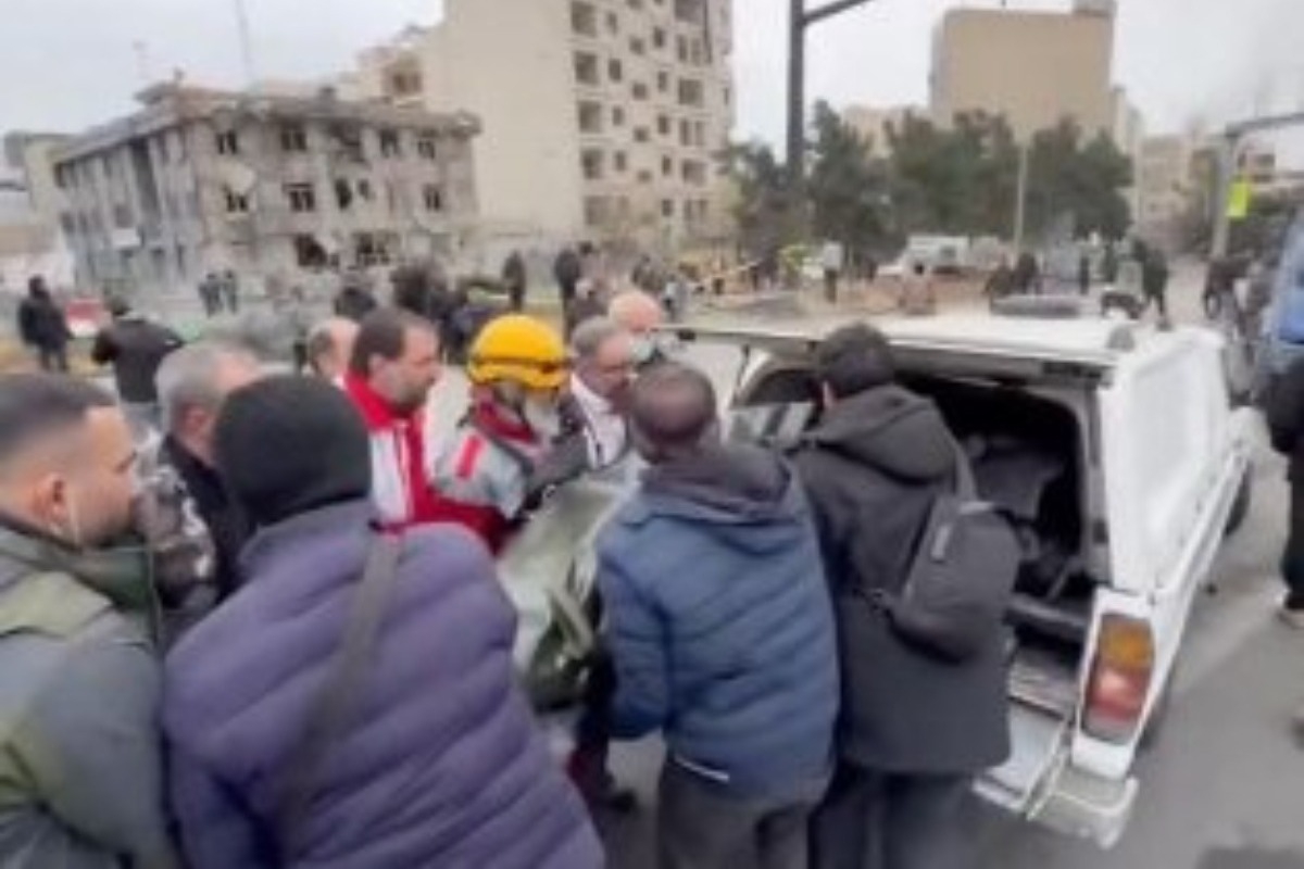 Ο Μοτζτάμπα Χαμενεΐ τραυματίστηκε στα πόδια την πρώτη μέρα του πολέμου