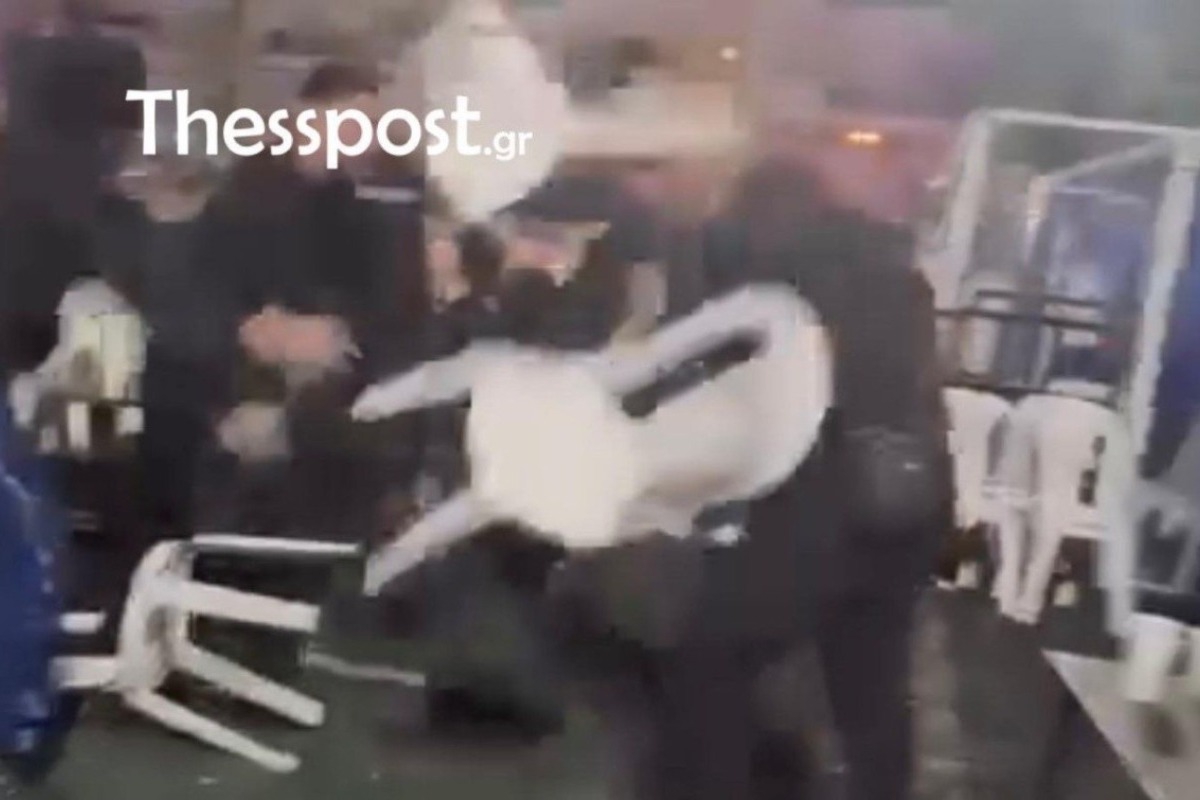 Θεσσαλονίκη: Βίντεο ντοκουμέντο από τη συμπλοκή σε ποντιακό γλέντι - Στα πλάνα φαίνεται το γλέντι να μετατρέπεται σε ρινγκ με άνδρες να εκτοξεύουν πλαστικές καρέκλες και να επιτίθενται με μπουνιές και κλωτσιές