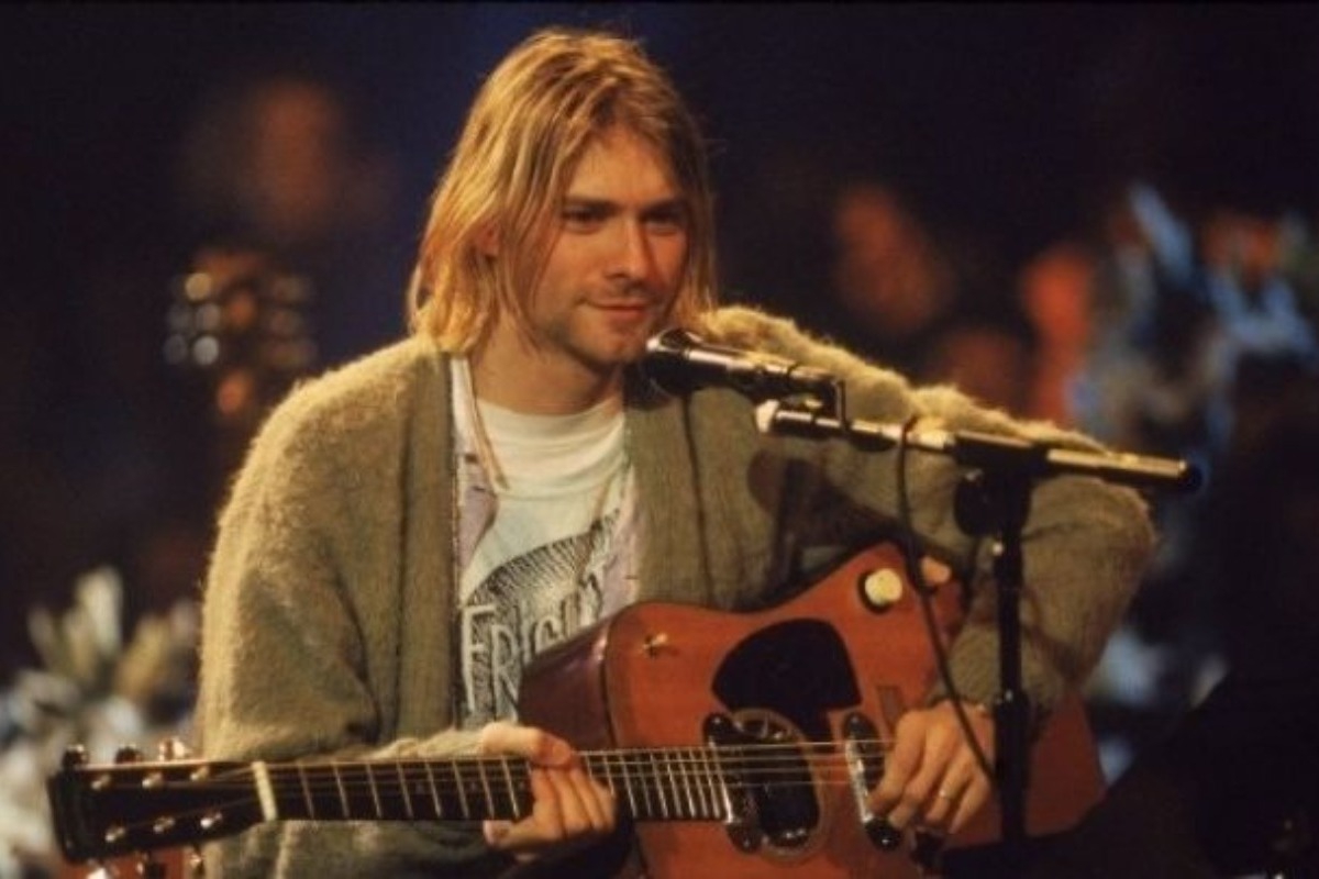 «Ο Kurt Cobain δολοφονήθηκε»: Απόστρατος αστυνομικός «σπάει» τη σιωπή του 32 χρόνια μετά - Ο απόστρατος αξιωματικός Νιλ Λόου, που συμμετείχε στην εξέταση της υπόθεσης θανάτου του τραγουδιστή των Nirvana το 1994, κάνει λόγο για «πρόχειρη αστυ