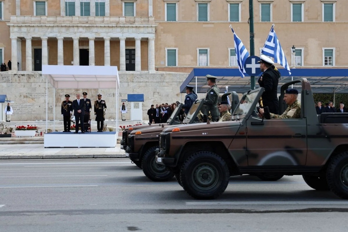 25η Μαρτίου: Δείτε live τη στρατιωτική παρέλαση στην Αθήνα - Δείτε βίντεο και φωτογραφίες