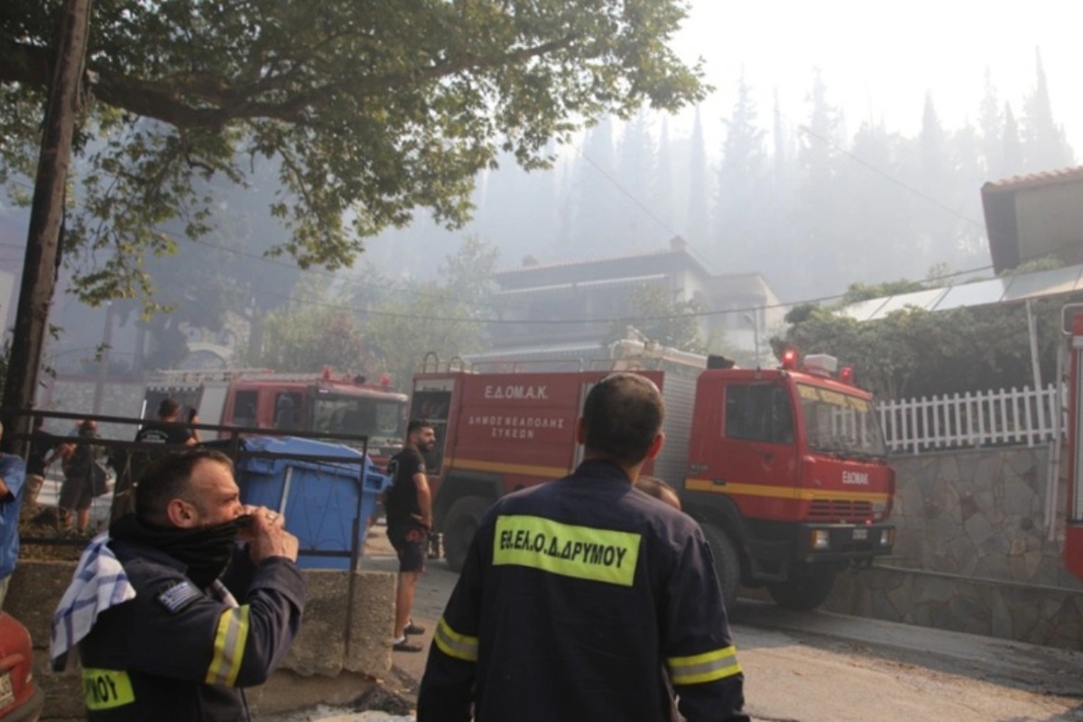 Δύο νεκροί και μία 40χρονη με εγκαύματα από τη φωτιά στο Ωραιόκαστρο, αγωνία για το 12χρονο παιδί που αγνοείται