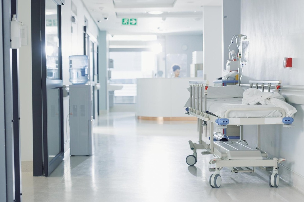 Πειραιάς: Στη ΜΕΘ ο μαθητής που παρασύρθηκε από λεωφορείο ‑ «Πετάχτηκε ξαφνικά μπροστά»