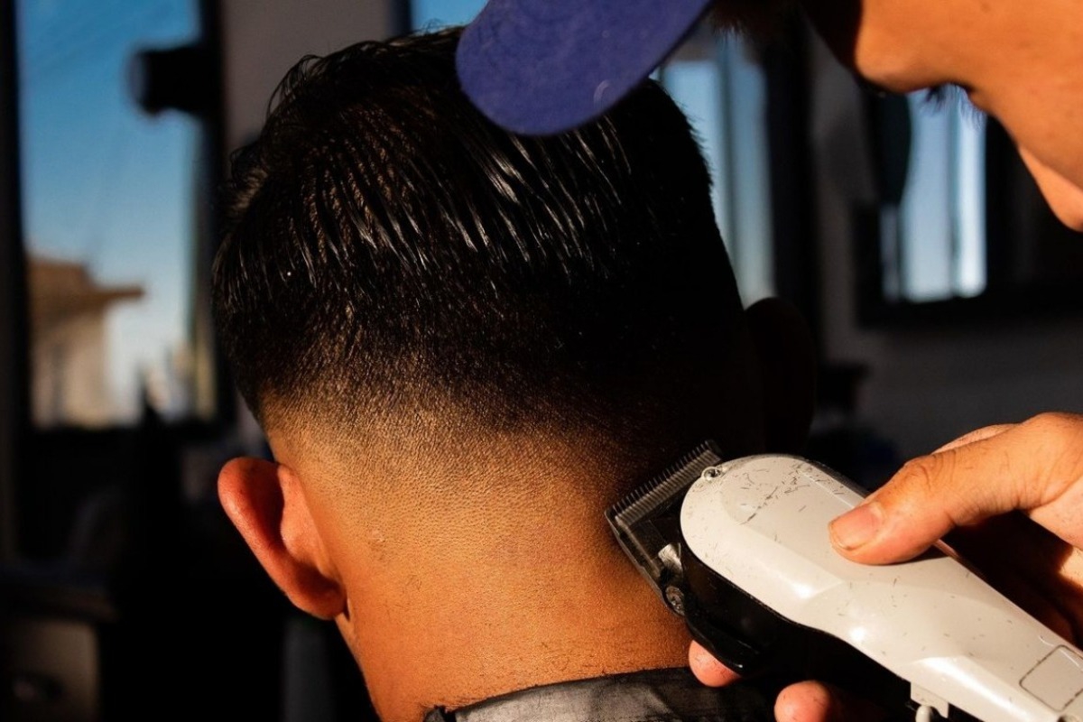 Πύλος: 25χρονος επιτέθηκε με γκλοπ σε κουρέα γιατί δεν του άρεσε το κούρεμα