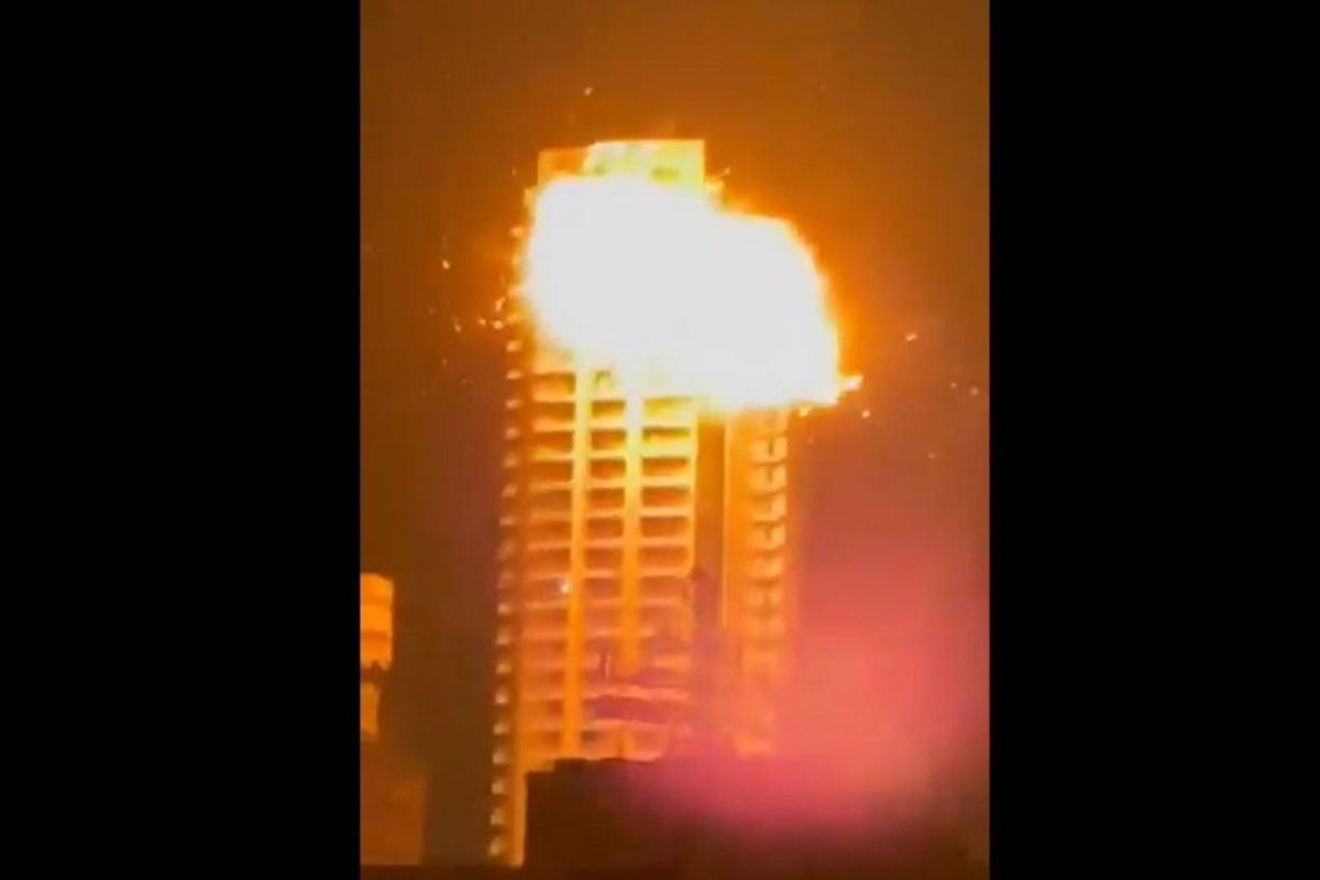 Βίντεο: Η στιγμή που ιρανικός πύραυλος χτυπάει ουρανοξύστη στο Μπαχρέιν - Όπως ανέφερε το υπουργείο Εσωτερικών του Μπαχρέιν σε δήλωσή του, η Πυροσβεστική διεξάγει επιχειρήσεις κατάσβεσης και διάσωσης