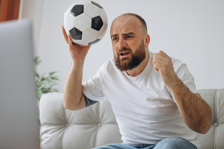 Η δουλειά που ονειρεύεται ο κάθε ποδοσφαιρόφιλος