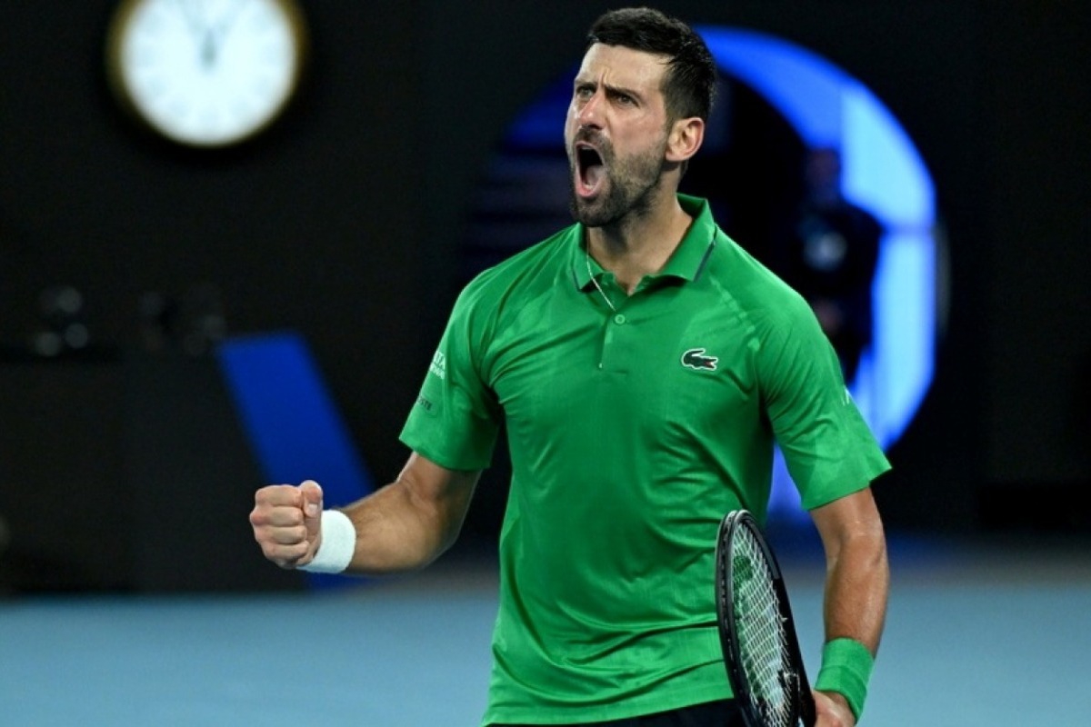 Τεράστιος Τζόκοβιτς «αποκαθήλωσε» τον Σίνερ και οδεύει στα 38 του προς τον 11ο τίτλο του στο Australian Open