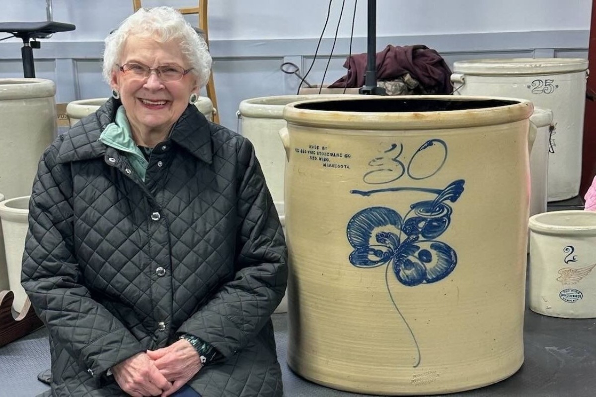 Πώς ένα… πιθάρι άλλαξε τη ζωή μίας 91χρονης και των συγγενών της – Νόμιζε ότι άξιζε μόνο 100 δολάρια - Πώς ένα ξεχασμένο αντικείμενο στη βεράντα μετετράπη σε ένα απρόσμενο δώρο γενεθλίων αξίας δεκάδων χιλιάδων δολαρίων