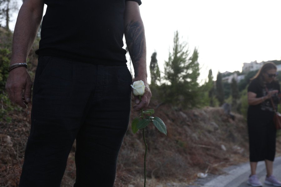 [388589] ΕΚΔΗΛΩΣΕΙΣ ΜΝΗΜΗΣ ΓΙΑ ΤΑ 8 ΧΡΟΝΙΑ ΑΠΟ ΤΗΝ ΤΡΑΓΩΔΙΑ ΣΤΟ ΜΑΤΙ (ΔΑΝΑΗ ΔΑΥΛΟΠΟΥΛΟΥ/EUROKINISSI)