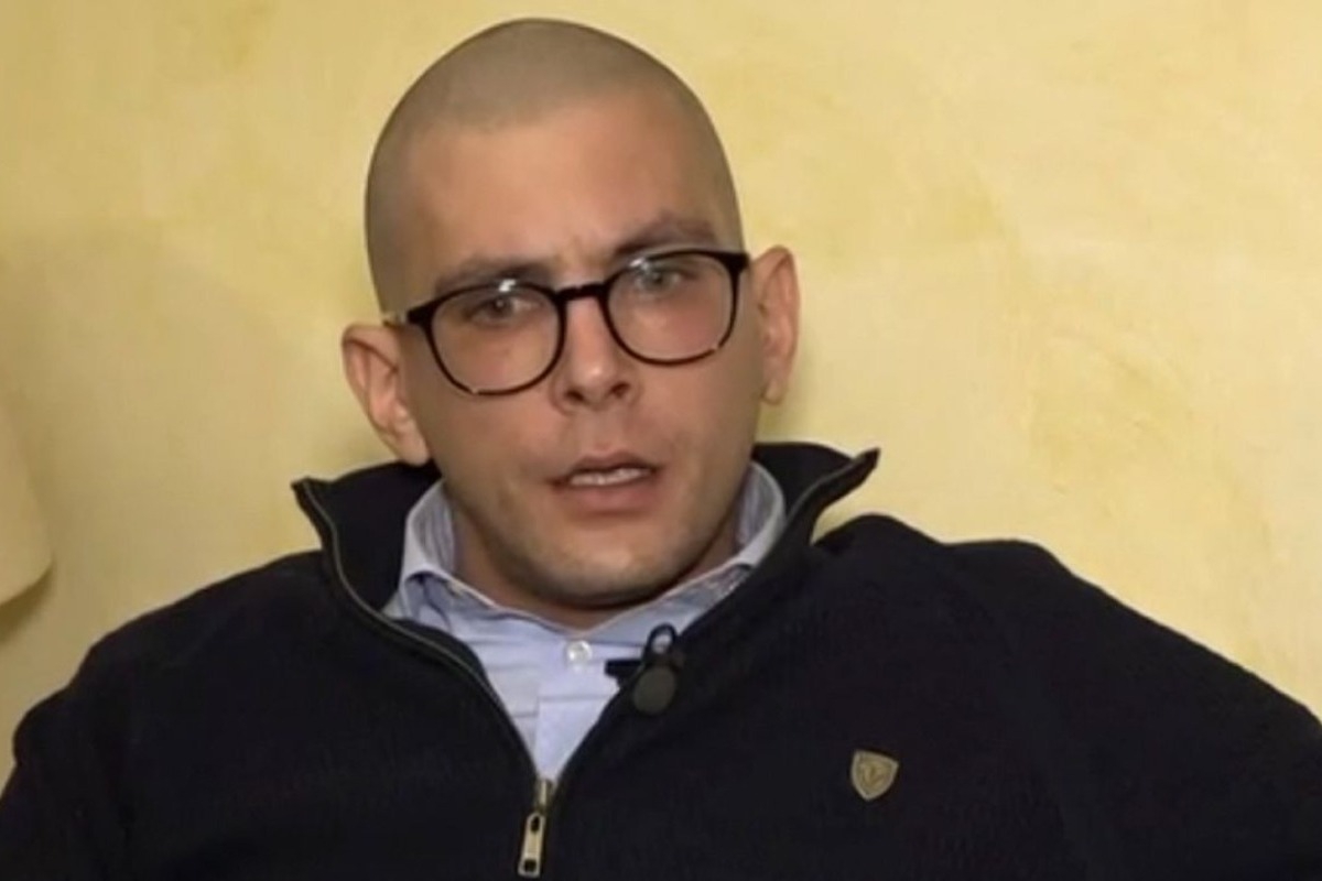 Ο δήμαρχος Αγίου Ευστρατίου χειρουργήθηκε για αφαίρεση όγκου – Τα χαμόγελα έξω από το νοσοκομείο