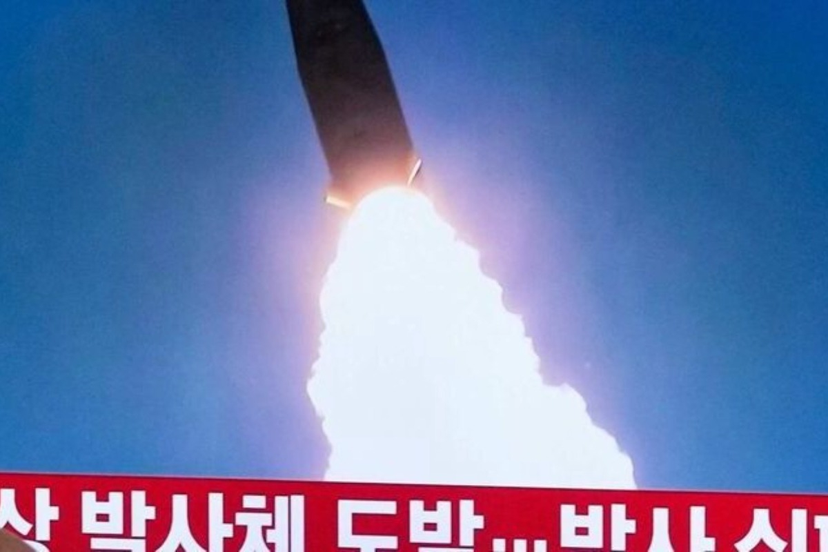 «Μεγάλης κλίμακας συσκότιση»‑ Η Βόρεια Κορέα δοκίμασε ηλεκτρομαγνητικά όπλα και βόμβες άνθρακα
