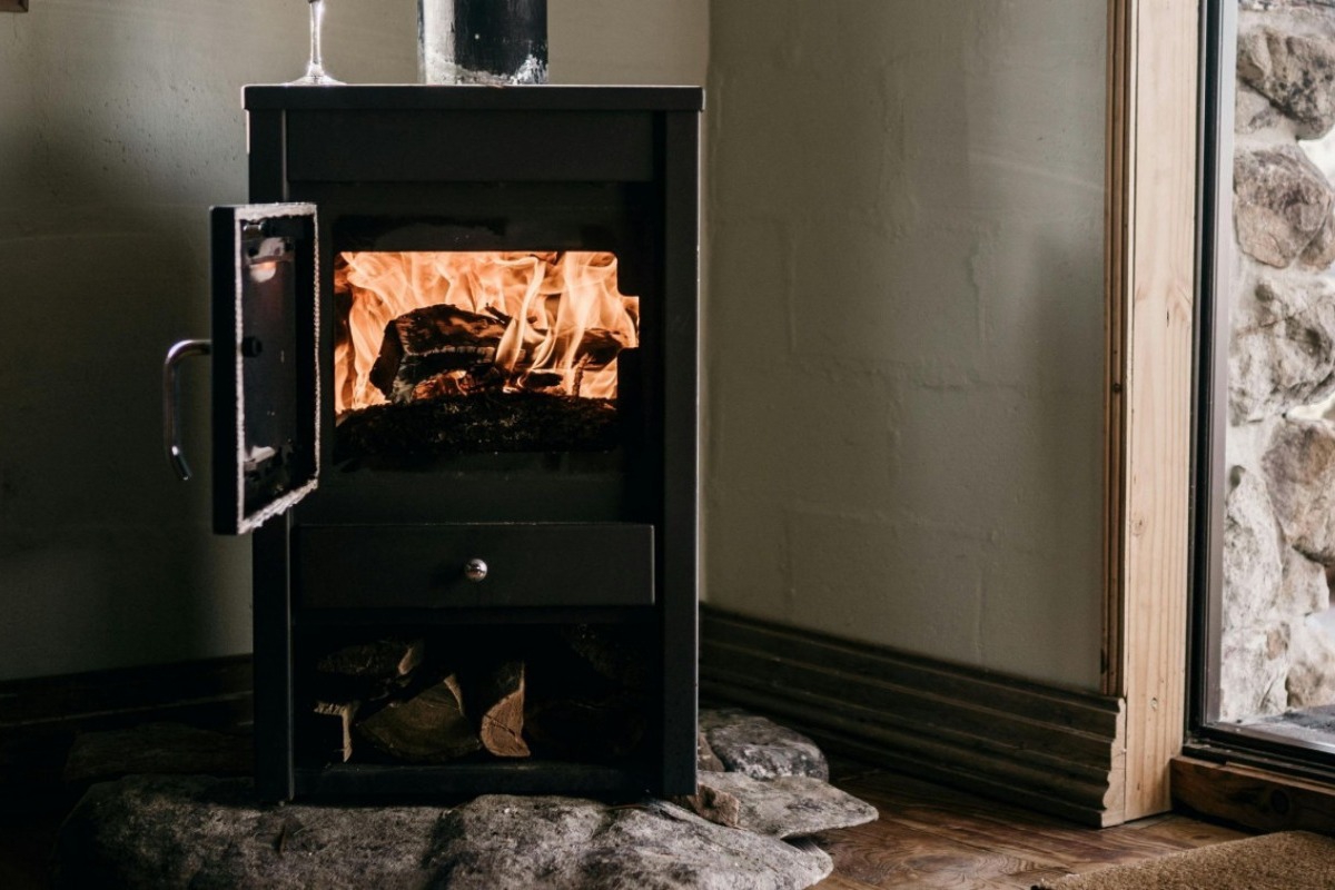 Eurostat: Σχεδόν 1 στους 5 δεν έχει επαρκή θέρμανση στο σπίτι ‑ «Πρωτιά» για Ελλάδα και Βουλγαρία