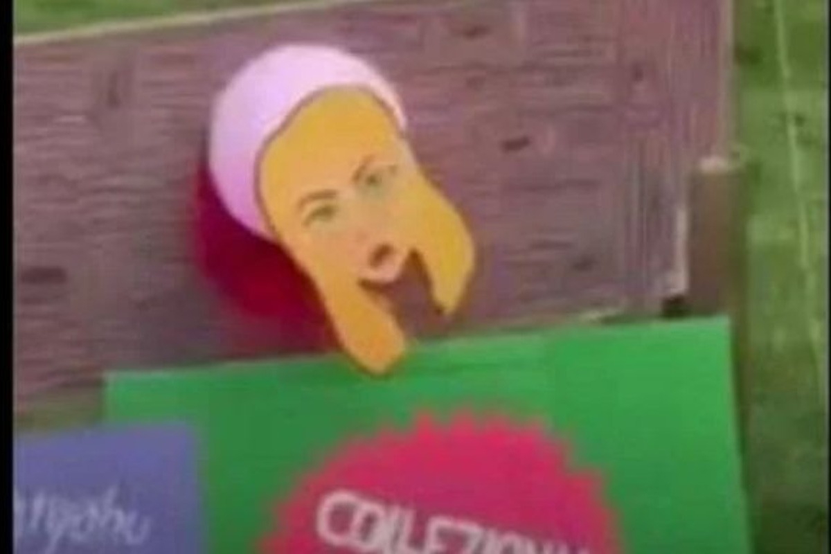 Ιταλία: Έβαλαν το κεφάλι της Μελόνι σε χαρτόνι και της το... έκοψαν στην γκιλοτίνα σε καρναβάλι - «Αποκεφάλισαν» τη Μελόνι στο Καρναβάλι της πόλης Ρέτζιο Εμίλια - Την ίδια... τύχη είχε και ο Νετανιάχου