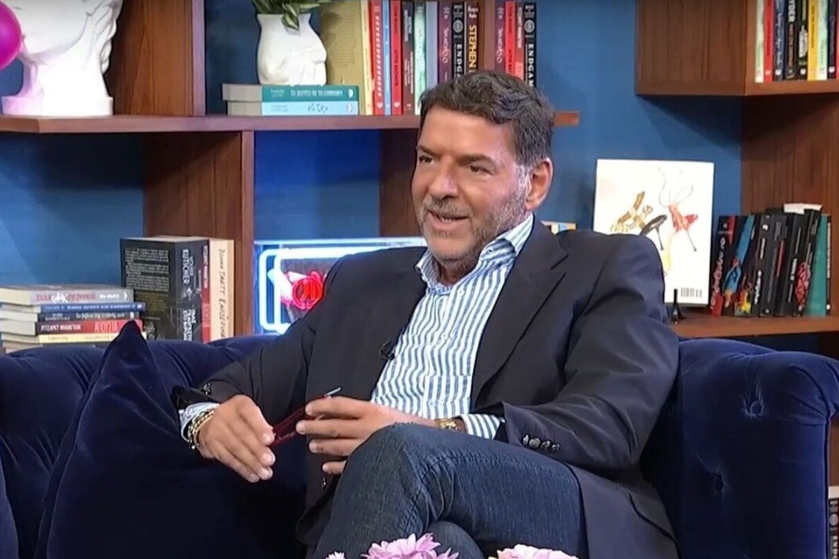 Συνελήφθη ο γνωστός γκαλερίστας Γιώργος Τσαγκαράκης - Έφοδος αστυνομικών του ελληνικού FBI στην γνωστή γκαλερί του Τσαγκαράκη στο Κολωνάκι