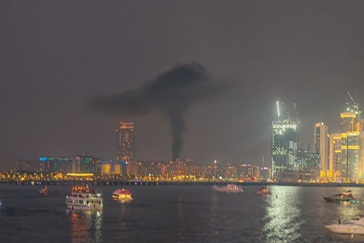 Το Ντουμπάι δέχεται επίθεση: «Βροχή» πυραύλων και drones ‑ Εκρήξεις στο διάσημο νησί Palm