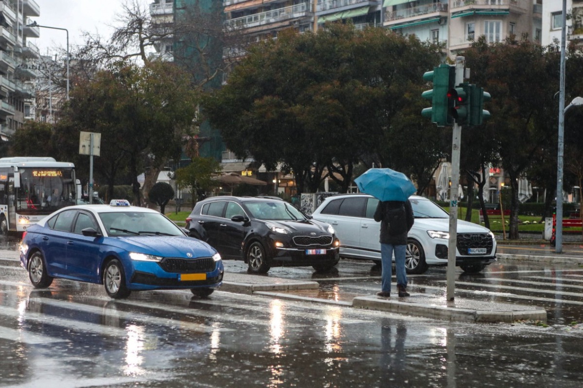 Κακοκαιρία «Erminio»: Νέες οδηγίες της Πολιτικής Προστασίας ‑ Μείνετε μέσα και ανάψτε τα φώτα