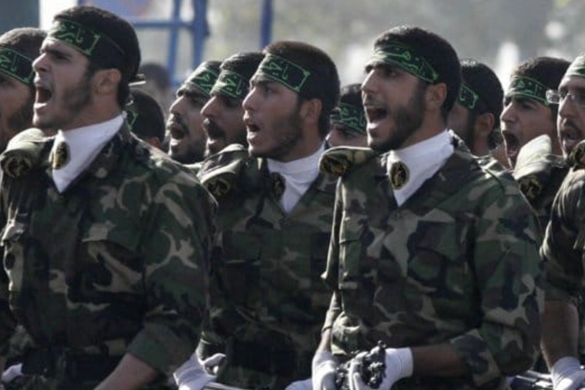 Basij: Η βίαιη πολιτοφυλακή του Ιράν που εκπαιδεύτηκε να σκοτώνει για το ισλαμικό καθεστώς - Παρακλάδι του Σώματος των Φρουρών της Ισλαμικής Επανάστασης (IRGC) στο Ιράν, η Basij στρατολογεί εθελοντές που υποκινούνται από ζήλο και αφοσίωση στην