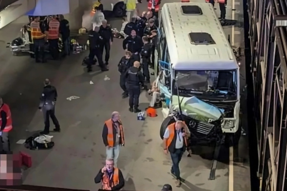 Σύγκρουση λεωφορείου με τρένο στη σήραγγα της Μάγχης: 19 τραυματίες