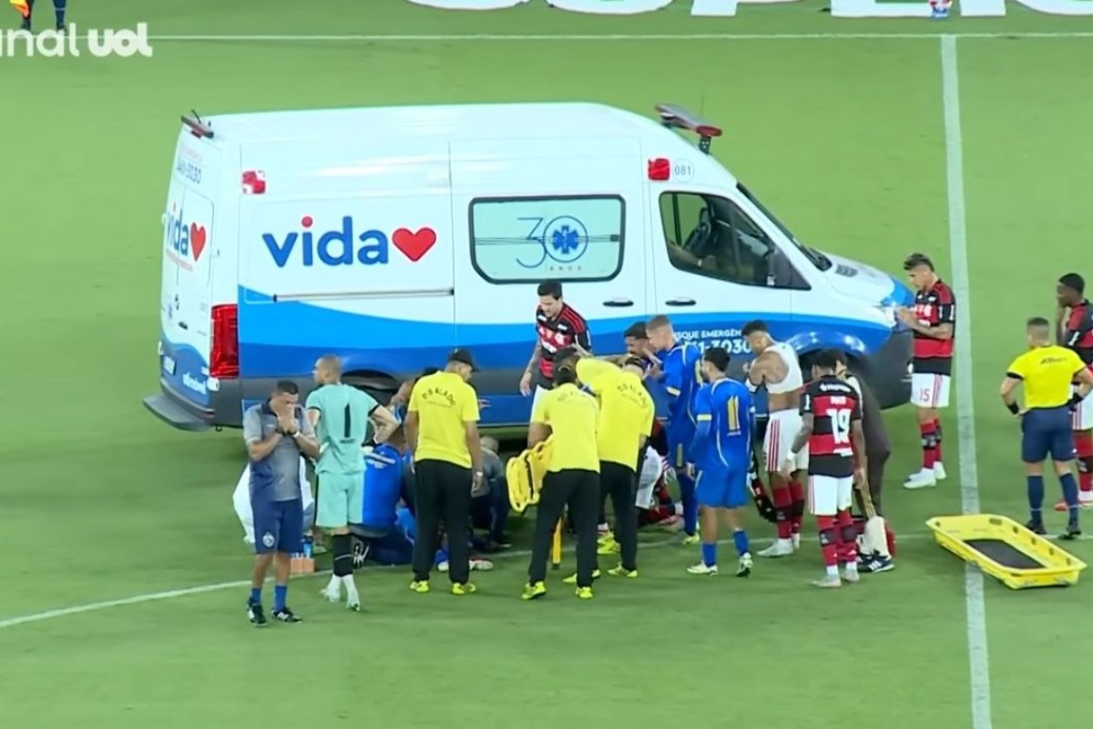 Τρομακτικές εικόνες στη Βραζιλία: Ποδοσφαιριστής κατέρρευσε την ώρα του αγώνα κι υπέστη σπασμούς