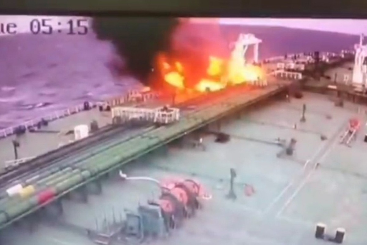 Η στιγμή της έκρηξης drone στο ελληνόκτητο τάνκερ «Delta Harmony» στη Μαύρη Θάλασσα: Βίντεο στο Telegram - Σε βίντεο που κυκλοφόρησε στο Telegram φέρεται να αποτυπώνεται η στιγμή που μη επανδρωμένο αεροσκάφος εκρήγνυται πάνω στο κατάστρωμα του «Delta Harmon