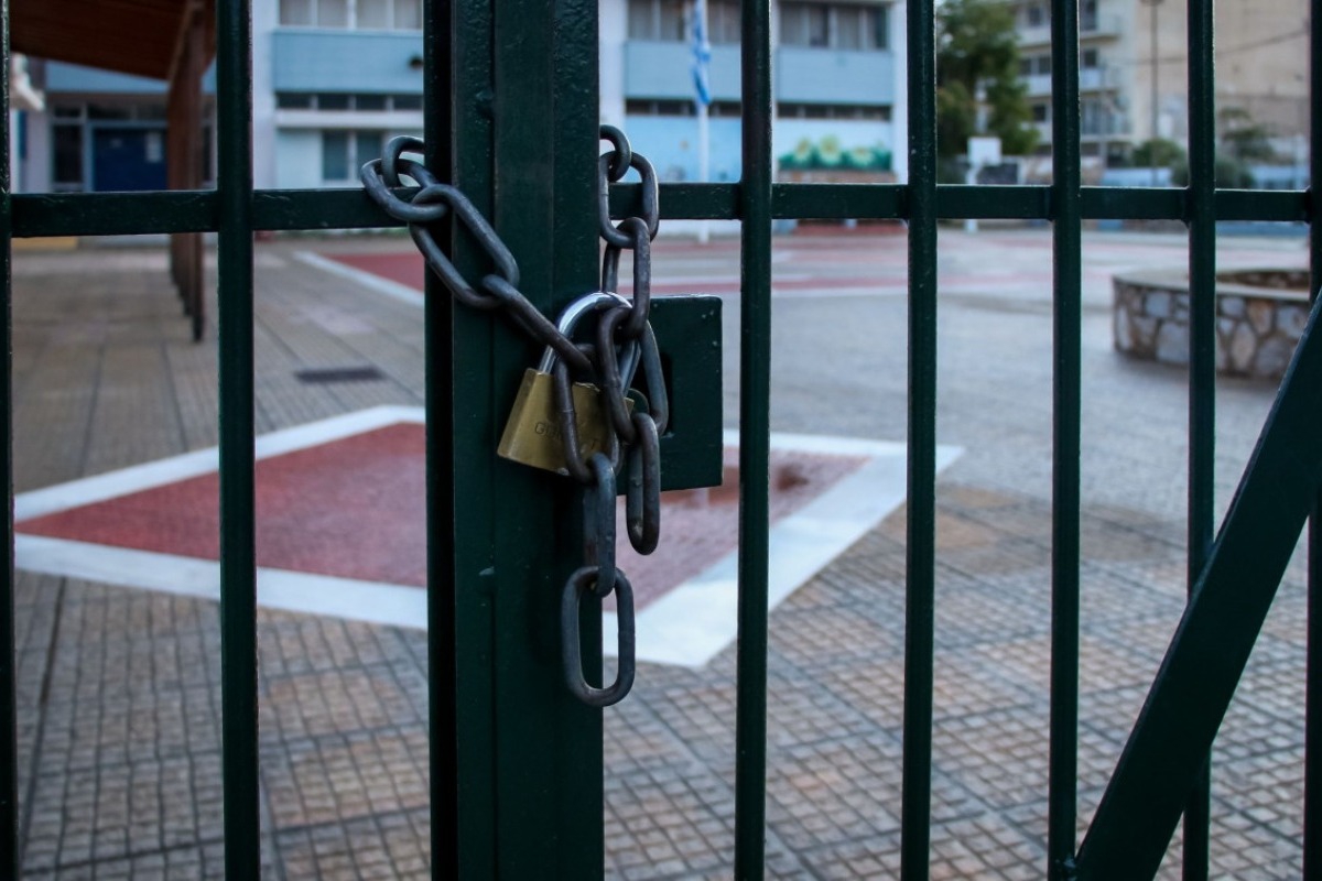Πότε κλείνουν τα σχολεία για το καλοκαίρι ‑ Οι ημερομηνίες για Δημοτικά, Γυμνάσια και Λύκεια