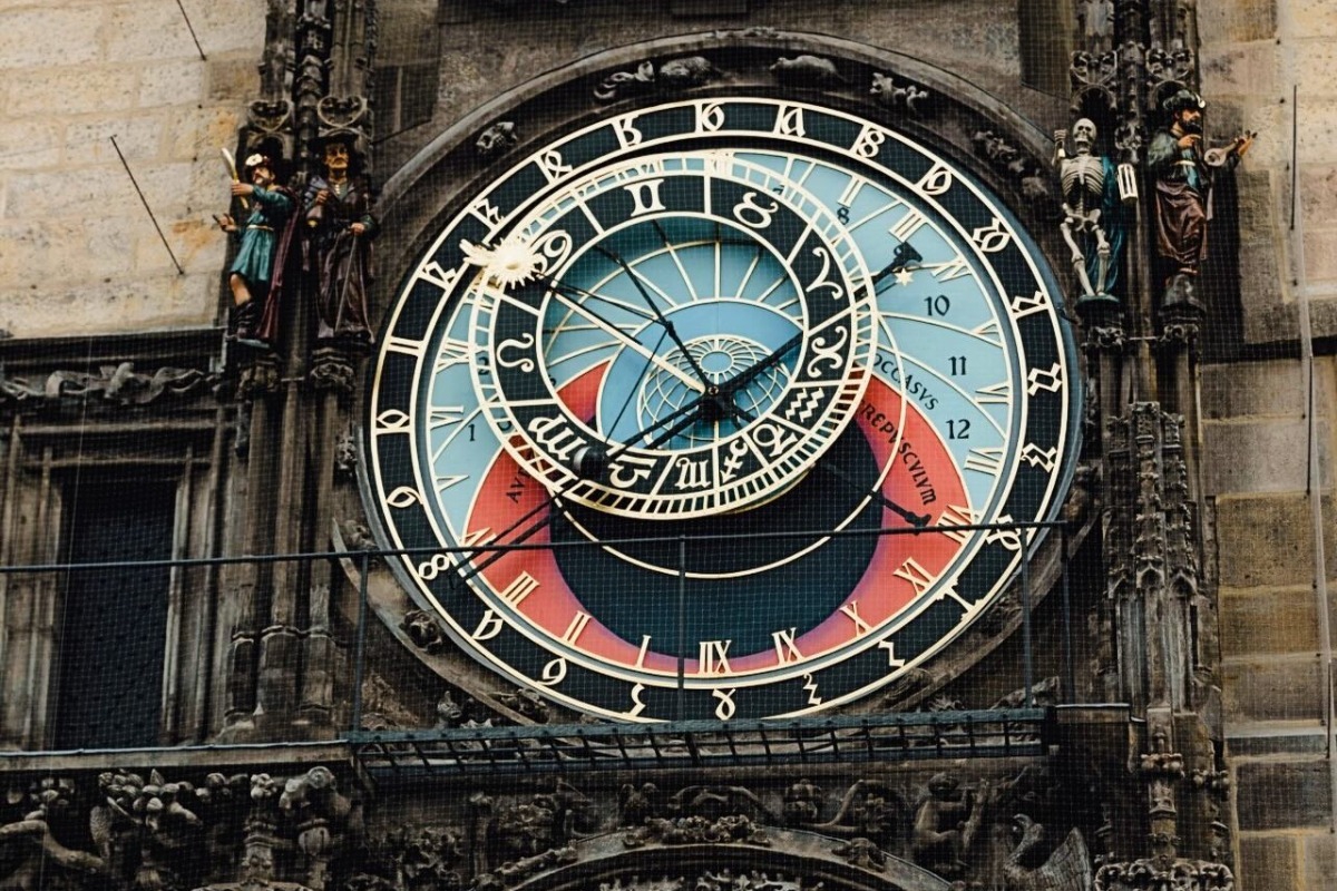 Το παλαιότερο ρολόι «μετρά» 600 χρόνια ζωής και αν σταματήσει ... μια πόλη κινδυνεύει!