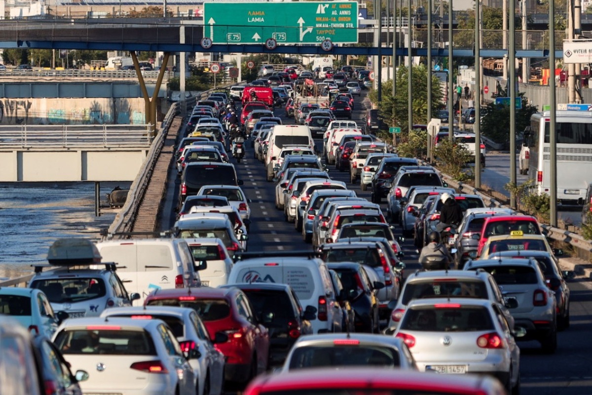 Τι αλλάζει για τα ΙΧ με τον νέο νόμο ‑ Νέοι κανόνες για ΚΤΕΟ, κάρτα καυσαερίων, ηλεκτρικά οχήματα