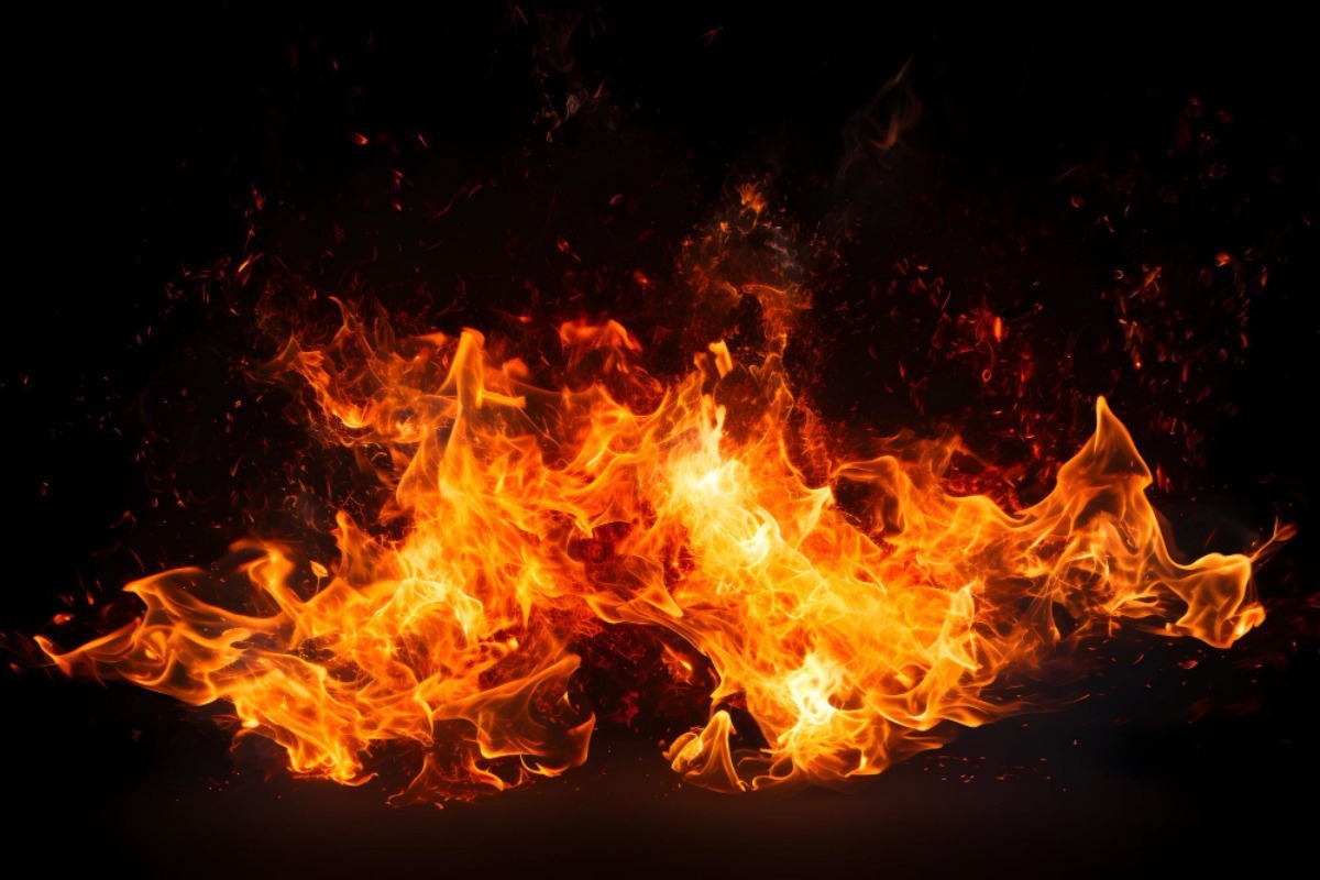 Σε ύφεση η φωτιά στην Πεντέλη: Μάχη με διάσπαρτες εστίες