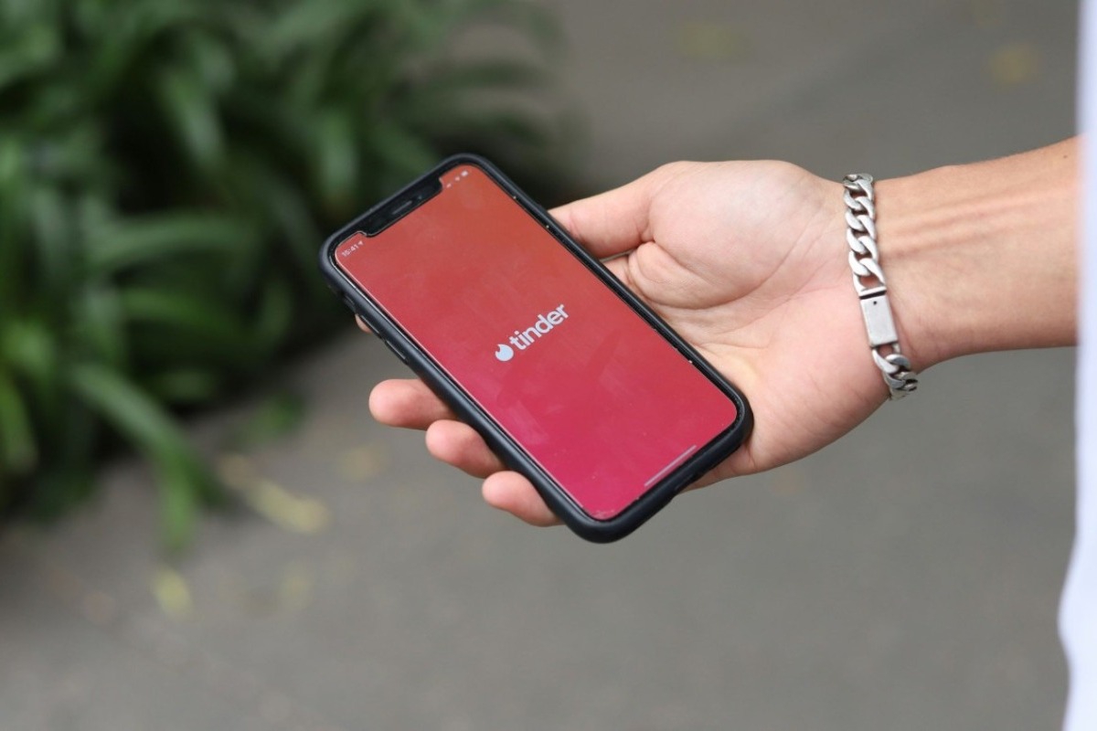 Tinder: Λανσάρει λειτουργία AI που σαρώνει τις φωτογραφίες για να βρει κατάλληλο ταίρι