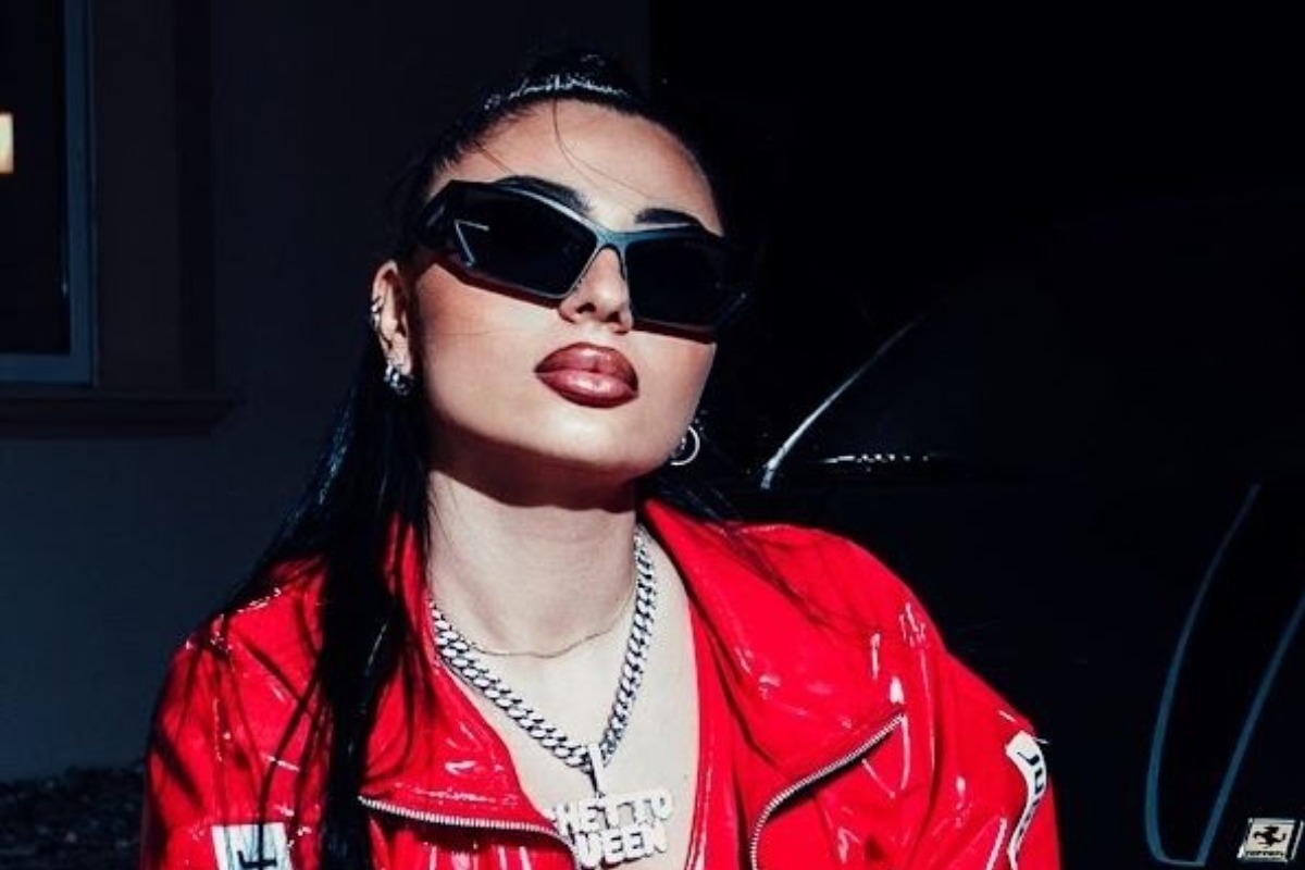 Αγνωστοι πυρπόλησαν το αυτοκίνητο της τράπερ Ghetto Queen -Καταγγέλει ότι δεχόταν απειλές - Το αυτοκίνητό της καταστράφηκε ολοσχερώς