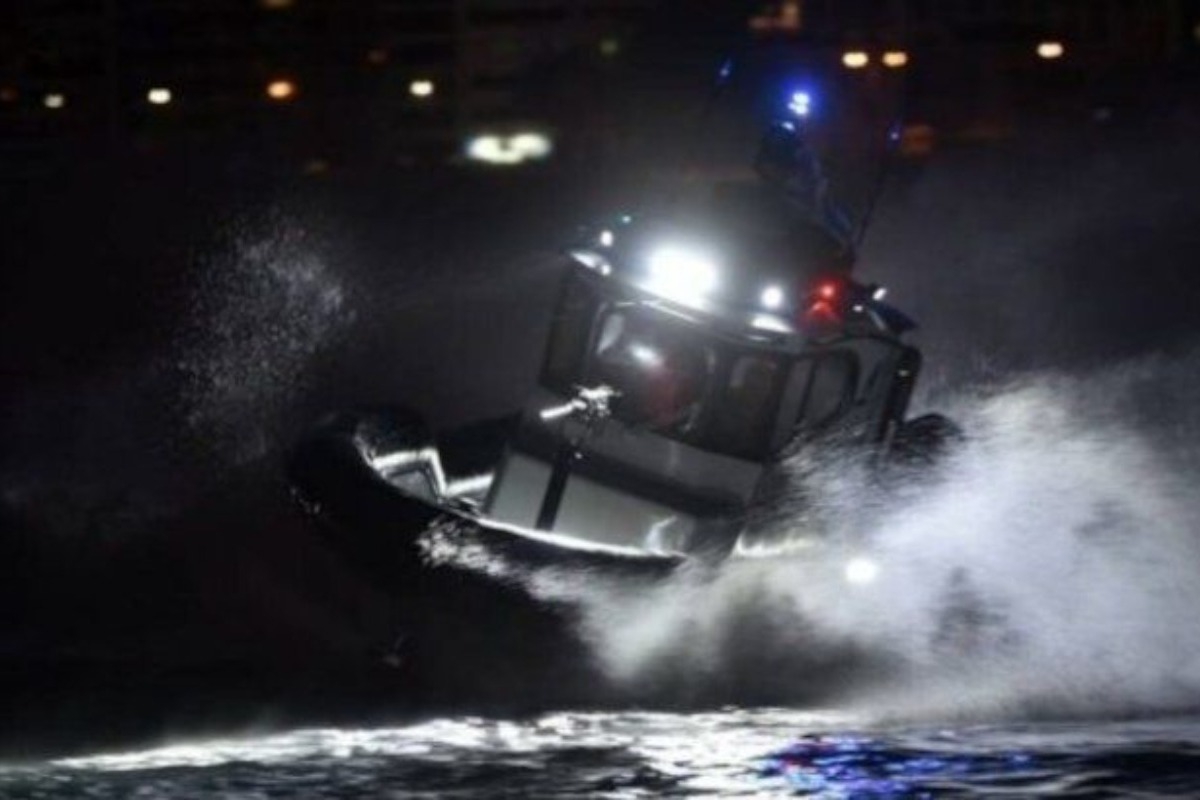 Αστρος: Λιμενικός ανασύρθηκε χωρίς τις αισθήσεις του από τη θάλασσα